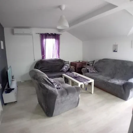 Airport Shtrkovi - Storks Apartamento *