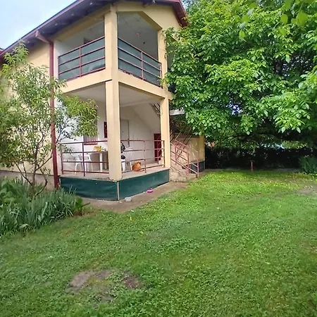 Airport Shtrkovi - Storks Apartment Petrovec